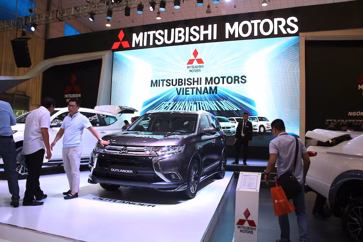 Trong khuôn khổ của Triển lãm, Mitsubishi Motors Việt Nam sẽ dành tặng các ưu đãi đặc biệt cho khách hàng đăng ký mua xe. Ngoài ra, tất cả các khách tham quan đến với gian hàng Mitsubishi còn có cơ hội tham gia các trò chơi sôi động để giành các phần thưởng hấp dẫn.