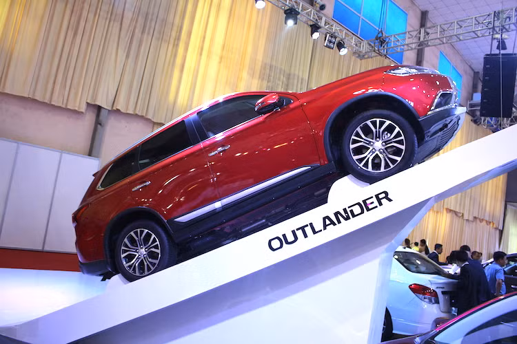 Thiết kế DYNAMIC SHIELD với triết lý “form follows function – Vẻ đẹp từ công năng” sẽ là “nhịp đập” chủ đạo trong những sản phẩm tương lai của Mitsubishi. Tại Triển lãm, MMV tiếp tục giới thiệu mẫu xe Outlander hoàn toàn mới đến với người tiêu dùng Việt Nam.