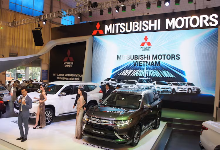 Tại triển lãm Ô tô Việt Nam (VMS) 2016 với thông điệp “ Mitsubishi Motors Việt Nam trên hành trình mới” - đã đánh dấu bước chuyển mình mạnh mẽ của hãng xe Nhật Bản sau sự kiện đổi tên, Mitsubishi Motors tiếp tục mang đến cho khách hàng Việt Nam những sản phẩm, dịch vụ chất lượng Nhật Bản, hướng đến mục tiêu sự hài lòng cao nhất.