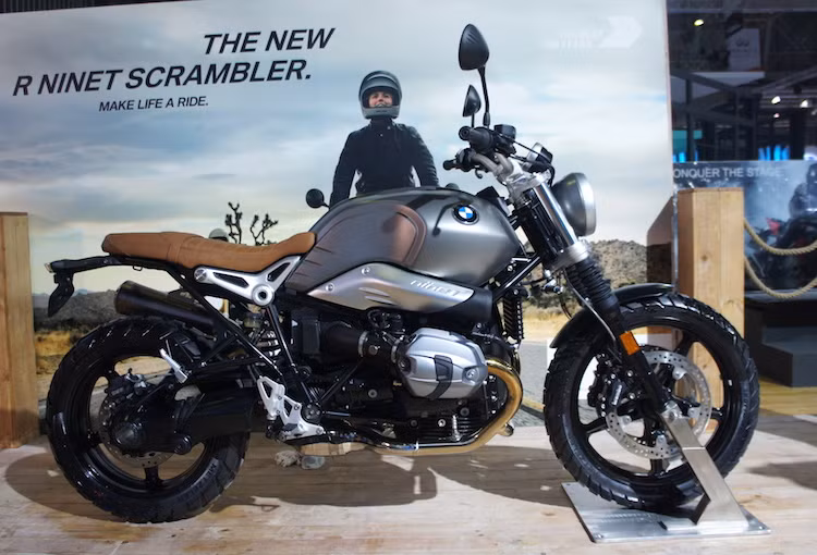 Tuy nhiên phải tới nay, lô xe đầu tiên mới chính thức được nhập về Việt Nam, chuẩn bị bán ra cho khách hàng sau lễ ra mắt tại triển lãm ôtô Quốc tế Việt Nam (VIMS) 2016.