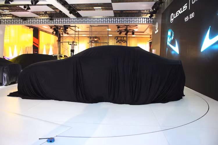 Ngay bên cạnh khu trưng bày của Toyota là thương hiệu xe sang Lexus của hãng. Tới thời điểm này, có thể chắc chắn một trong những "tâm điểm" của gian hàng Lexus là mẫu sedan cao cấp hạng trung GS200t. Mẫu xe điểm nhấn còn lại là dòng coupe RC, tuy nhiên hiện chưa rõ phiên bản RC nào sẽ được Lexus trưng bày tại VMS 2016.