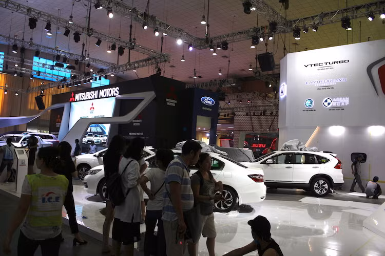 Trong ngày trước khi triển lãm khai mạc, các công tác chuẩn bị khu trưng bày từ những hãng xe tham gia đang được gấp rút hoàn thiện. Vào buổi sáng, những xe trưng bày đã lần lượt được đưa vào trong triển lãm và buổi chiều là thời gian để các hãng tập dượt lại những chương trình và hoàn thiện gian hàng.