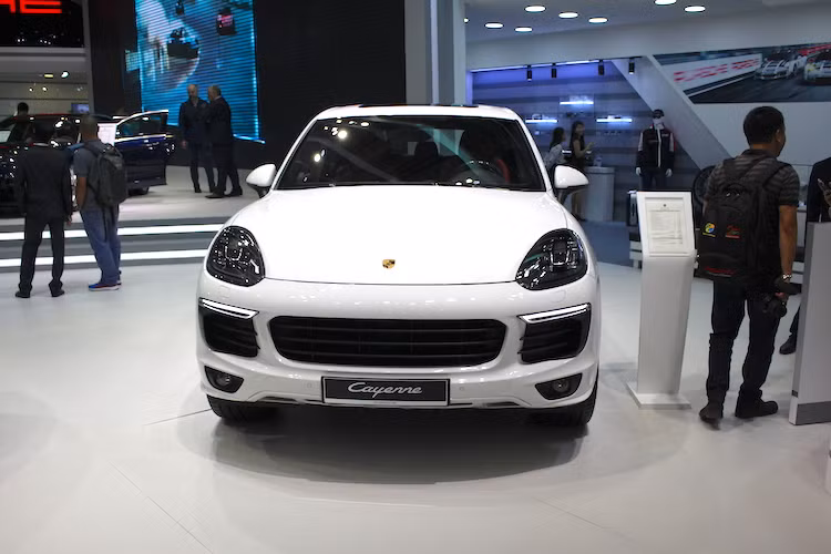 Mẫu xe cuối cùng của Porsche tại VIMS là chiếc SUV Cayenne phiên bản mới, được trang bị động cơ V6 3.0l nạp khí tự nhiên quen thuộc với khả năng tăng tốc 0-100 km/h chỉ trong 6,8 giây và tốc độ tối đa 239 km/h.