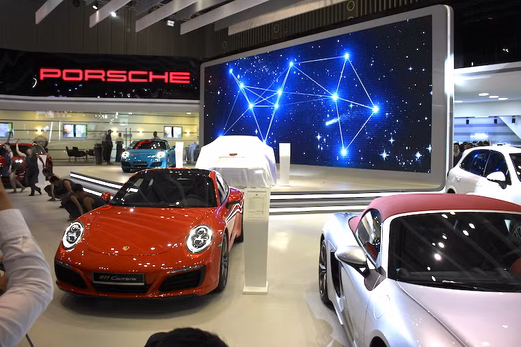 Là lần thứ 2 tham dự triển lãm VIMS, Porsche Việt Nam đã đem tới đội hình gồm 6 mẫu xe thế hệ mới là 718 Boxster, 911 Targa 4, 911 Carrera, Macan GTS, Cayenne và đặc biệt là Panamera Turbo. Theo ông Andreas Klingler - Tổng giám đốc Porsche Việt Nam, Việt Nam là một trong những nước đầu tiên trong khu vực châu Á-TBD được trực tiếp chiêm ngưỡng những dòng xe mới này.