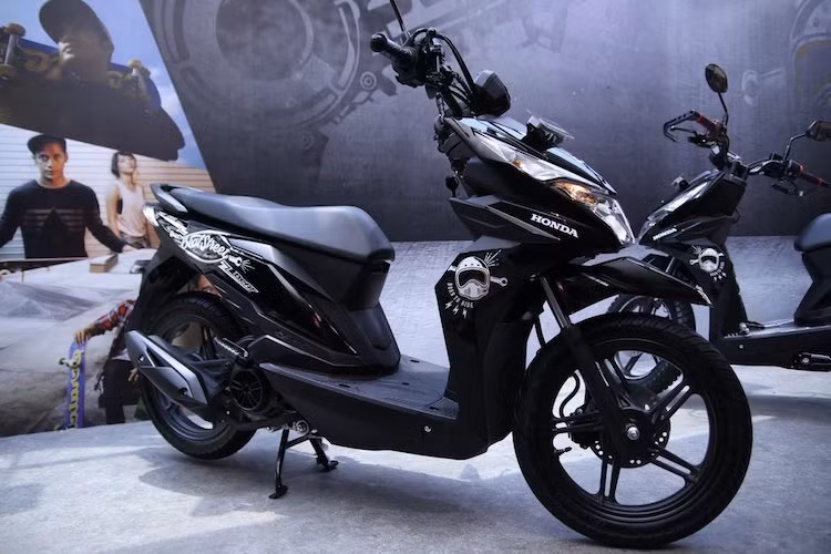 Vào ngày 19/10, lễ ra mắt chính thức chiếc xe tay ga giá rẻ Honda Beat Street đã được liên doanh Astra Honda tổ chức tại Jakarta, Indonesia. Đây là phiên bản mới nhất của dòng xe Beat thế hệ mới, đã được bán ở thị trường này từ tháng 8.