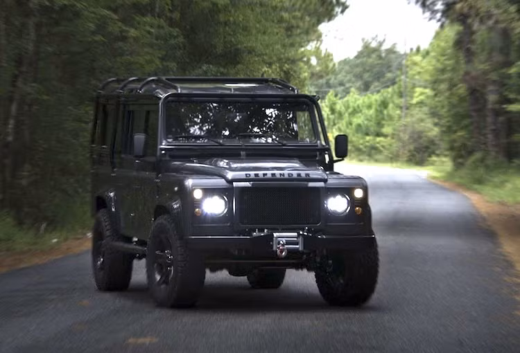 Để phục vụ cho "Dự án XIII", East Coast Defender đã bắt đầu từ một chiếc Defender 100 phiên bản đặc biệt dành cho thị trường Mỹ với chỉ 500 chiếc được sản xuất. Việc đầu tiên hãng này làm đó là "tháo tung" chiếc xe để thay thế hệ động lực cho nó.