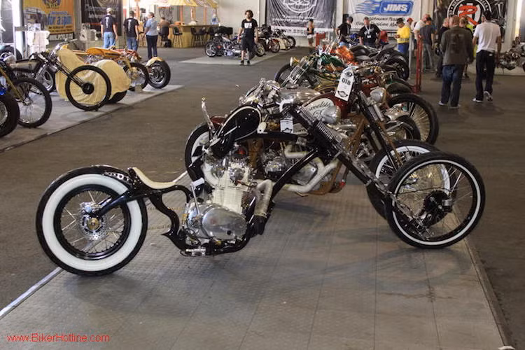 Ngoài 2 luật trên, nhà độ xe có thể tự do sáng tạo, không bị bó buộc về kiểu dáng, động cơ hay nhãn hiệu. Sau đây là những mẫu xe được đánh giá là đẹp và độc đáo nhất tại cuộc thi AMD World Championship of Custom Bike Building năm nay.