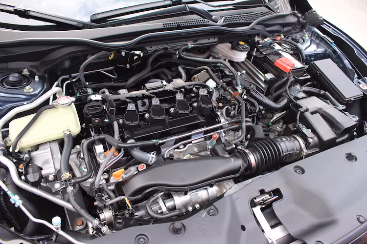 Tại Việt Nam, Honda Civic thế hệ thứ 10 được trang bị động cơ 1.5l 4 xi-lanh VTEC Turbo tăng áp hoàn toàn mới, có công suất tối đa 170 mã lực và mô-men xoắn cực đại 220 Nm - tương đương các loại máy 2.4 nạp khí tự nhiên nhưng lại có mức tiêu thụ nhiên liệu trung bình ở điều kiện đường hỗn hợp chỉ 5,8L/100km (thử nghiệm và công bố bởi Honda Motor, phê duyệt bởi Cục Đăng kiểm Việt Nam).