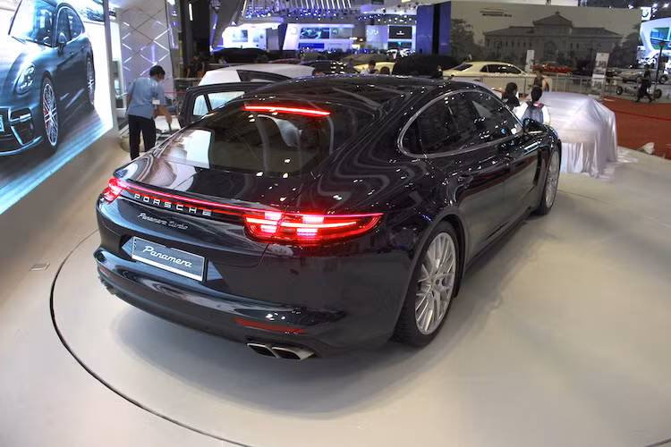 Tại thị trường Việt Nam, giá khởi điểm của một chiếc Panamera Turbo được Porsche Việt Nam công bố với mức giá lên tới 10,66 tỷ đồng (đã bao gồm thuế nhập khẩu, TTDB, GTGT và không bao gồm giá các tùy chọn).