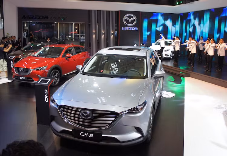 Nằm ngay bên cạnh Kia và cũng thuộc tập đoàn Trường Hải Auto, Mazda tại Việt Nam tham gia VMS 2016 với 5 mẫu xe hiện đại, đang được khách hàng trên toàn cầu đánh giá cao. Tại Việt Nam, Mazda cũng đang được khách hàng ưa chuộng do có dòng sản phẩm phủ kín nhiều phân khúc, thiết kế đẹp mắt, an toàn, tiết kiệm nhiên liệu và giá bán tốt.