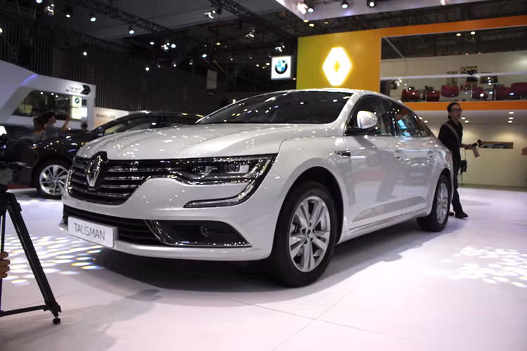 Chính “phong cách Pháp” như đã nói ở trên là nguồn cảm hứng bất tận trong mỗi thiết kế của Renault và thể hiện rất rõ trên mẫu sedan hạng D Talisman thế hệ mới. Dòng xe này đã đạt giải thưởng xe đẹp nhất năm tại International Automobile Festival 2015, và Việt Nam cũng là quốc gia châu Á đầu tiên được Renault phân phối Talisman.