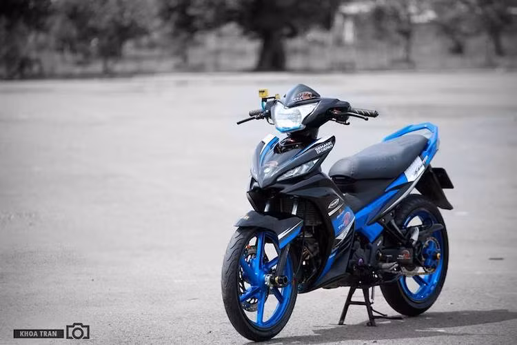 Dù bản 150 đã ra mắt từ lâu nhưng sức cuốn hút của phiên bản Yamaha Exciter 135 vẫn không hề bị suy giảm trong mắt dân chơi. Hiện tại, các biker tại Việt Nam vẫn âm thầm cho "ra lò" nhiều bản độ đẹp mắt từ phiên bản 135 cũ.