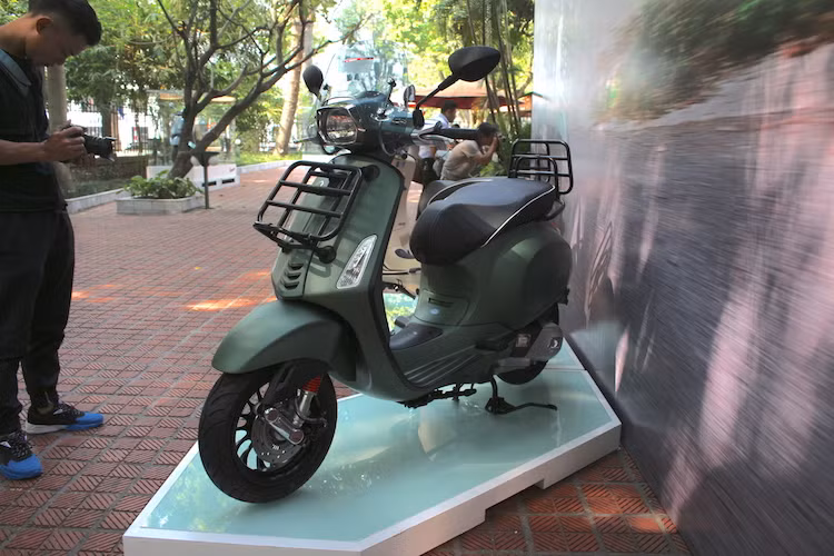 Điểm nhấn đầu tiên của phiên bản này đó là sự xuất hiện của 2 tùy chọn màu với bề mặt nhám mới là xanh rêu mờ (Green Matte) và be cát sa mạc (Desert Sand).