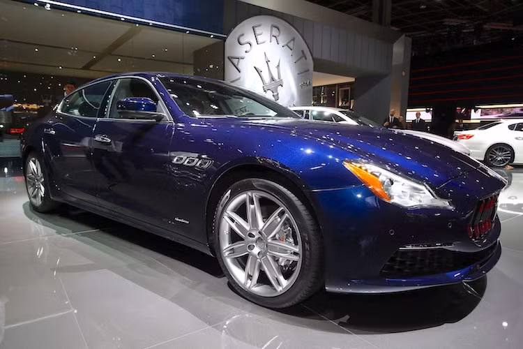 Hệ động lực của Maserati Quattroporte 2017 vẫn sẽ tiếp tục được giữ nguyên. Phiên bản giá rẻ nhất của chiếc xe sẽ được trang bị động cơ xăng V6 345 mã lực. Phiên bản này sẽ được Maserati phân phối tới nhiều thị trường hơn, trong đó có Việt Nam.