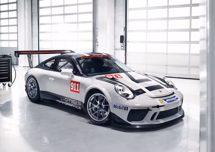 Có nhiều lý do khiến một nhà sản xuất tham gia vào các giải đua: quảng bá thương hiệu, đào tạo kỹ sư, thử nghiệm công nghệ mới... Tuy nhiên với Porsche, xe đua còn là mảng kinh doanh lớn khi kể từ năm 1998 tới nay, hãng đã bán được hơn 3000 chiếc Porsche 911 GT3 Cup. Hiện tại, đây là dòng xe đua bán chạy nhất Thế giới.