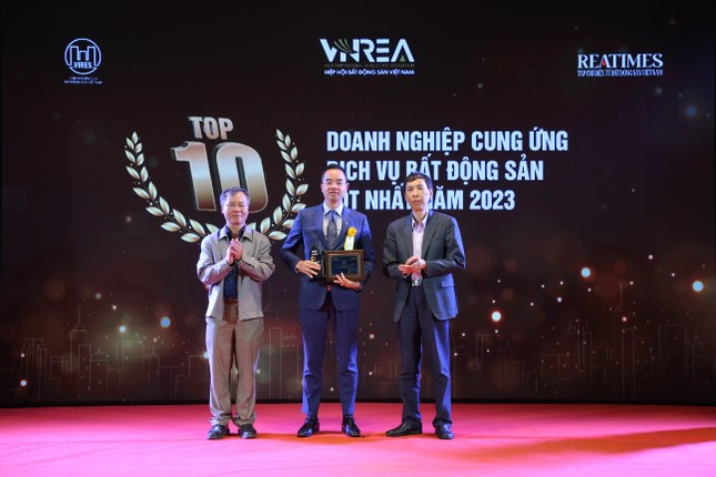 OneHousing but pha vao top doanh nghiep cung ung dich vu BDS tot nhat nam 2023