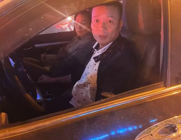 Khoi to tai xe danh nguoi vi bi nhac dung xe qua lau o Ha Noi