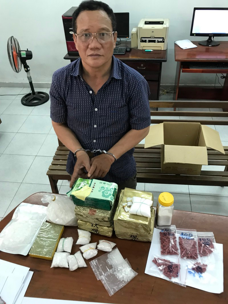 Đến đầu tháng 4/2018, Oanh Hà thuê 2 căn nhà cho gia đình Cường và Trung ở. Tiếp đó, bà ta thuê chiếc xe ô tô để Trung và Cường vận chuyển ma túy từ Campuchia về TPHCM. Trung bình 5 ngày, Oanh lại chỉ đạo Trung và Cường đi vận chuyển ma túy cho mình, mỗi lần từ 4-8kg. Toàn bộ số ma túy này được lấy từ kho của Oanh Hà gần sòng bài bên Campuchia hoặc nhận của một đối tượng người Campuchia mang đến. Tổng cộng đường dây của Oanh Hà mua bán gần 100 kg ma túy các loại, thu lợi hàng chục tỷ đồng. (Thình, người tình của Huệ trong đường dây ma túy bà trùm Oanh Hà)