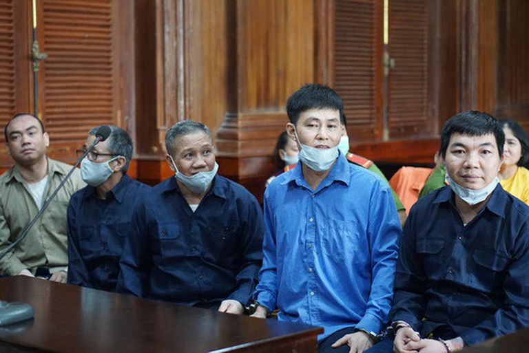 Căn cứ vào lời khai của các đối tượng trong đường dây và các tài liệu chứng cứ, cơ quan điều tra xác định, trong khoảng thời gian từ 3/2018 tới 24/5/2018, Vũ Hoàng Oanh đã chỉ đạo đường dây mua bán trái phép chất ma túy từ Campuchia về TP.HCM tiêu thụ.