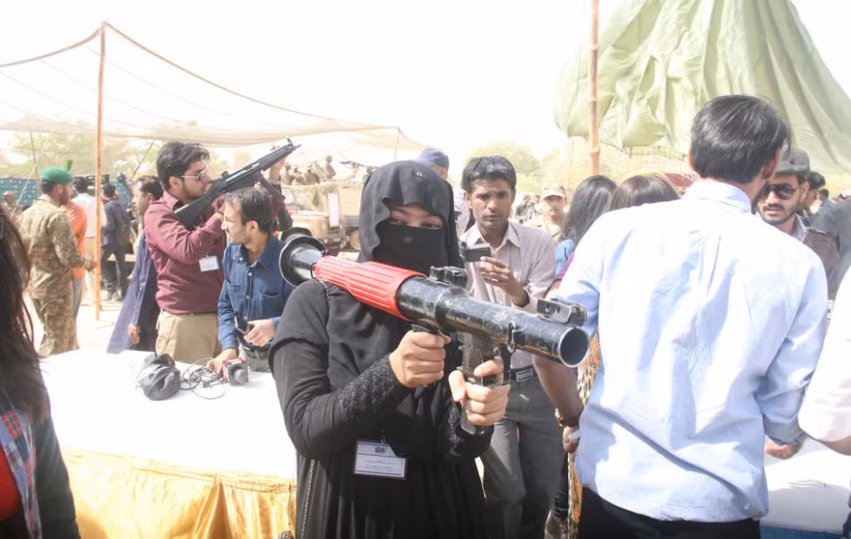 Thậm chí, họ còn được trao cho những khẩu súng chống tăng RPG-7 cực mạnh.