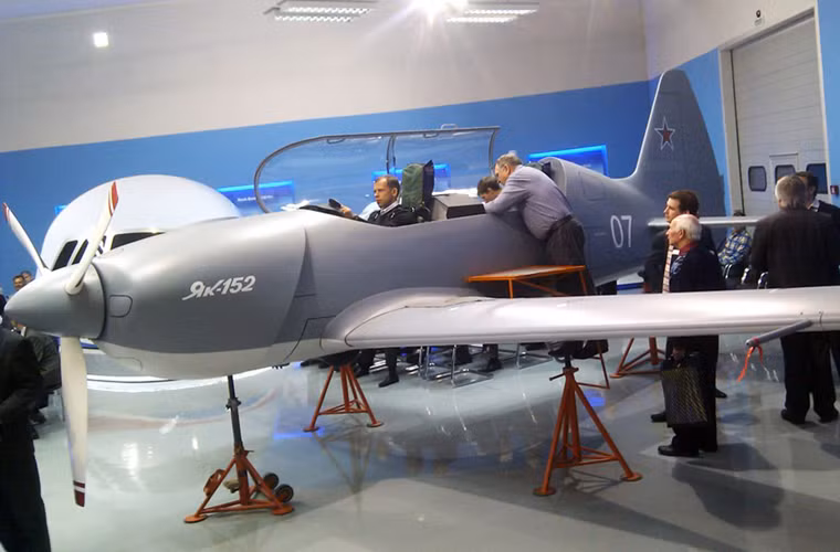 Trong lĩnh vực máy bay huấn luyện, Nga lần đầu tiên đưa tới Đông Nam Á mẫu máy bay huấn luyện sơ cấp Yak-152.