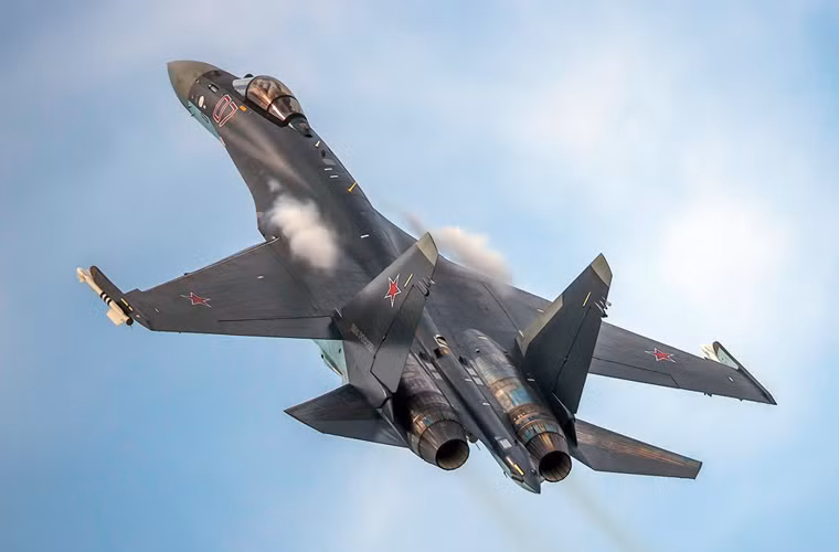 Với sự thành công vang dội tại Đông Nam Á của dòng máy bay Su-30, năm nay Nga tiếp tục tiếp thị mạnh mẽ dòng tiêm kích Su-35 cực kì tối tân, sở hữu sức mạnh ngang ngửa máy bay thế hệ 5. Bước đầu, nước Nga sắp đạt được hợp đồng bán Su-35 cho Indonesia, tương lai có thể là Việt Nam, Malaysia.