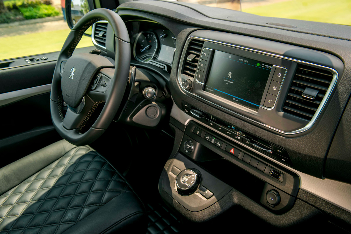 Doanh nhan thanh dat can gi o mot chiec xe cho rieng minh?