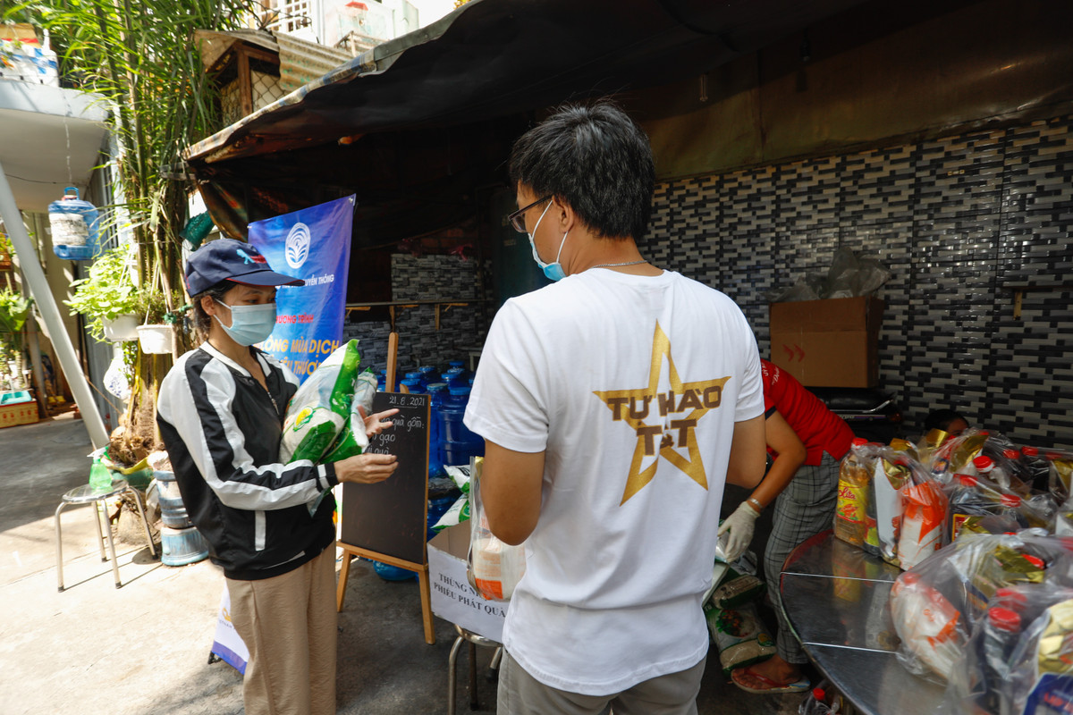 T&T Group tang 100.000 suat qua tri gia 30 ty dong cho nguoi dan TP HCM-Hinh-4