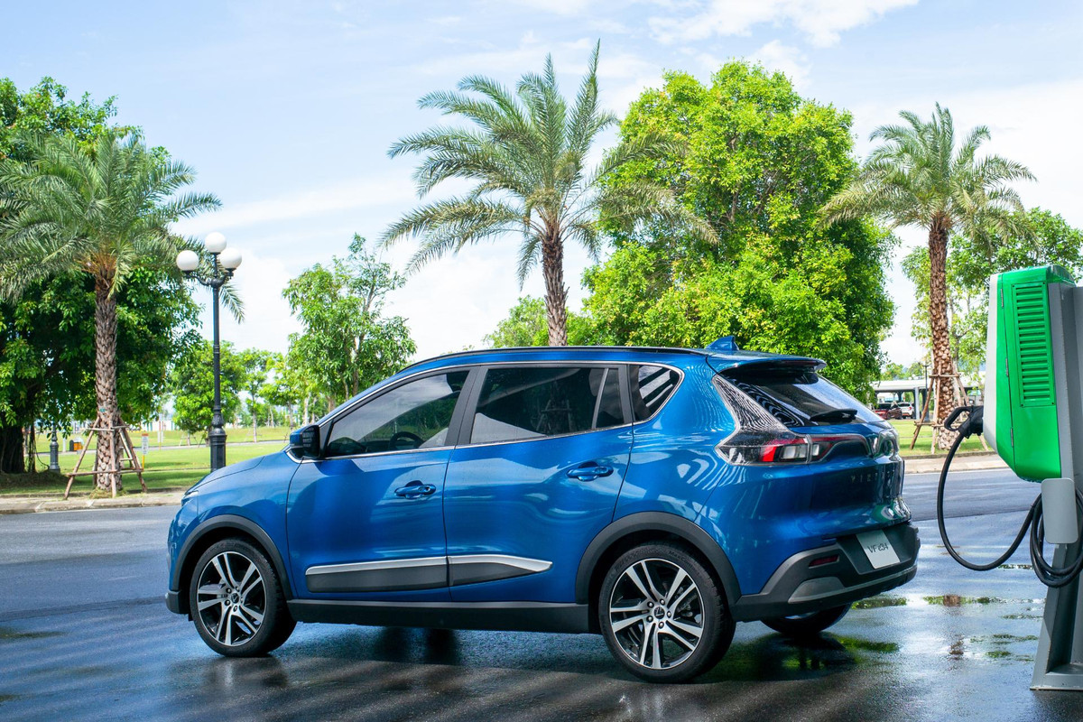 Suat dat coc o to dien VinFast VF e34 dang duoc “san lung”