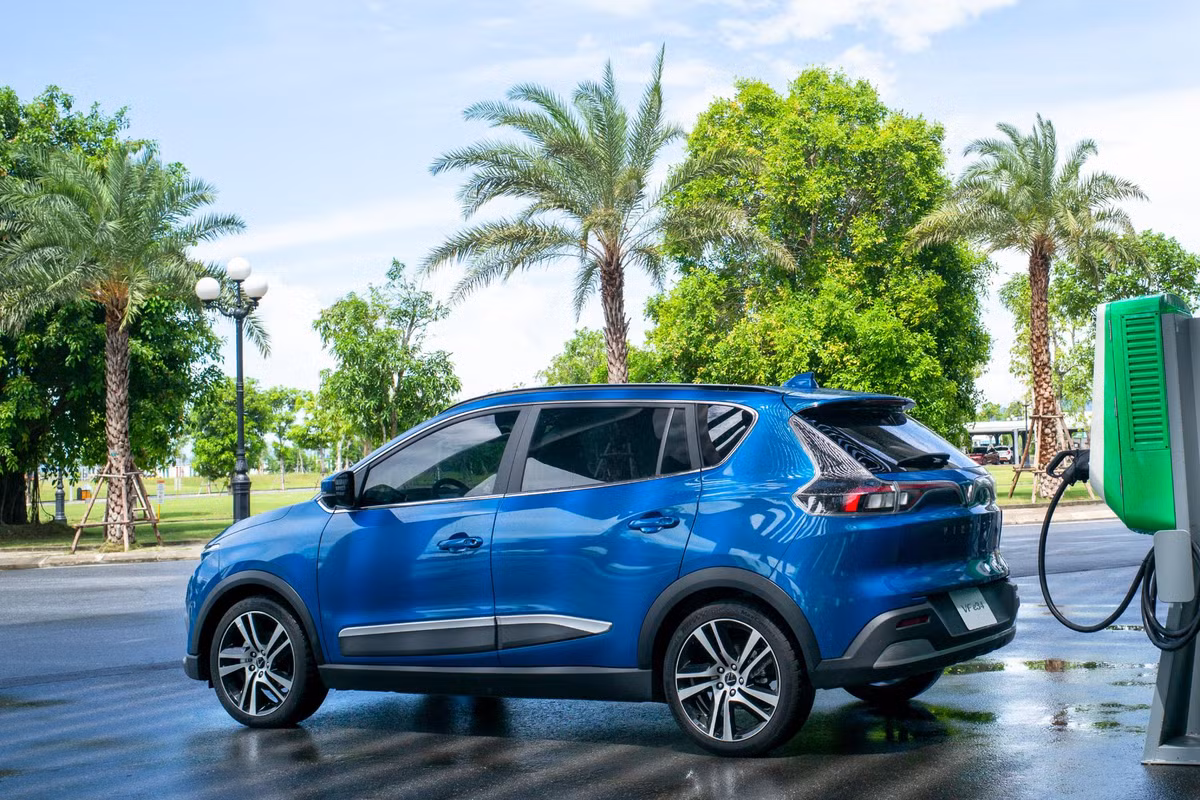 Suat dat coc o to dien VinFast VF e34 dang duoc “san lung”