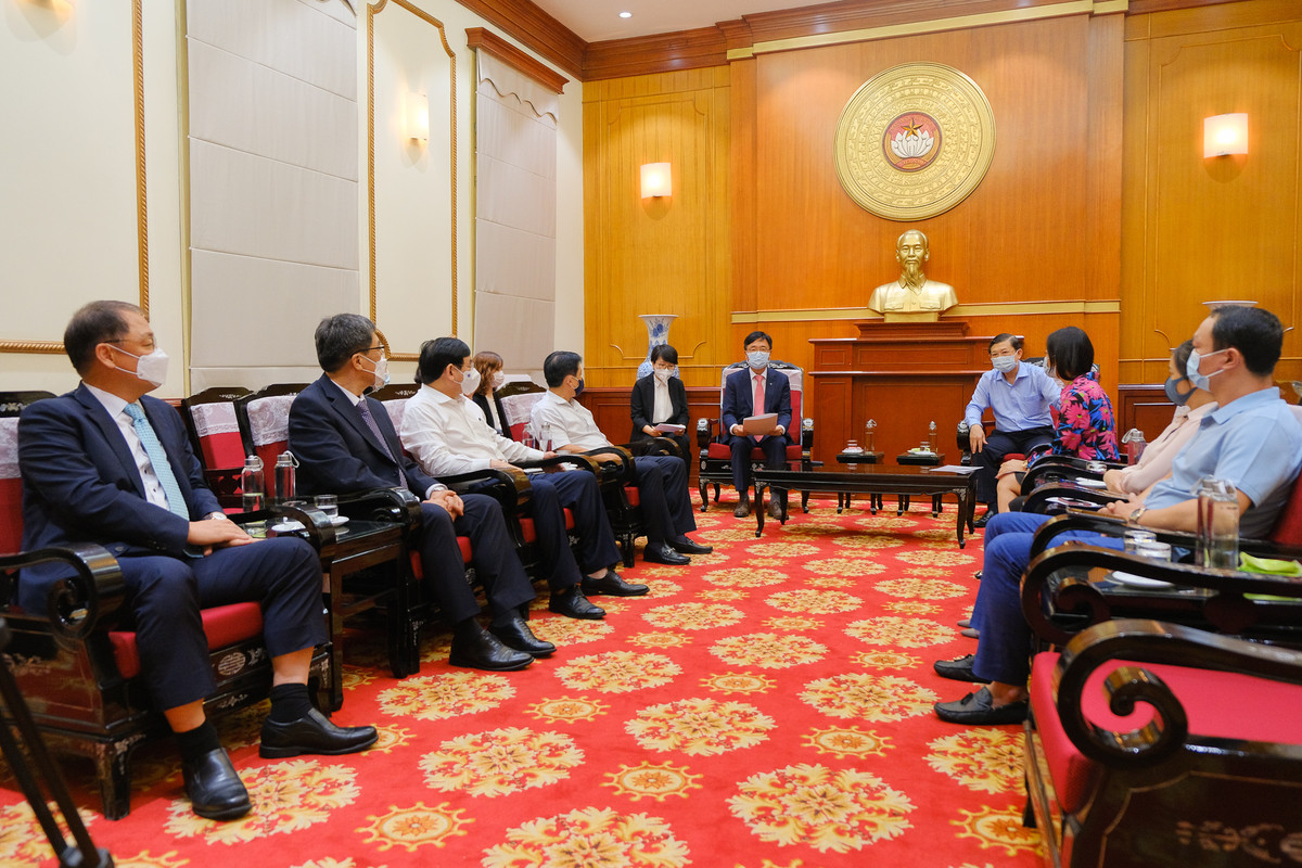 Hana Bank ủng hộ Quỹ Vắc-xin phòng, chống Covid-19 Hana Bank ung ho Quy Vac-xin phong, chong Covid-19