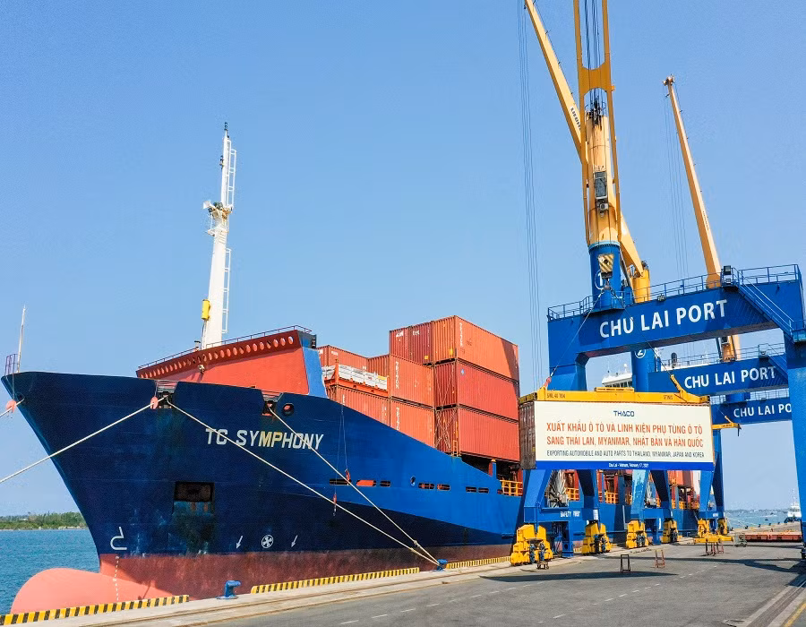 THACO xuat khau hon 200 oto va linh kien trong ngay ra quan dau nam Tan Suu