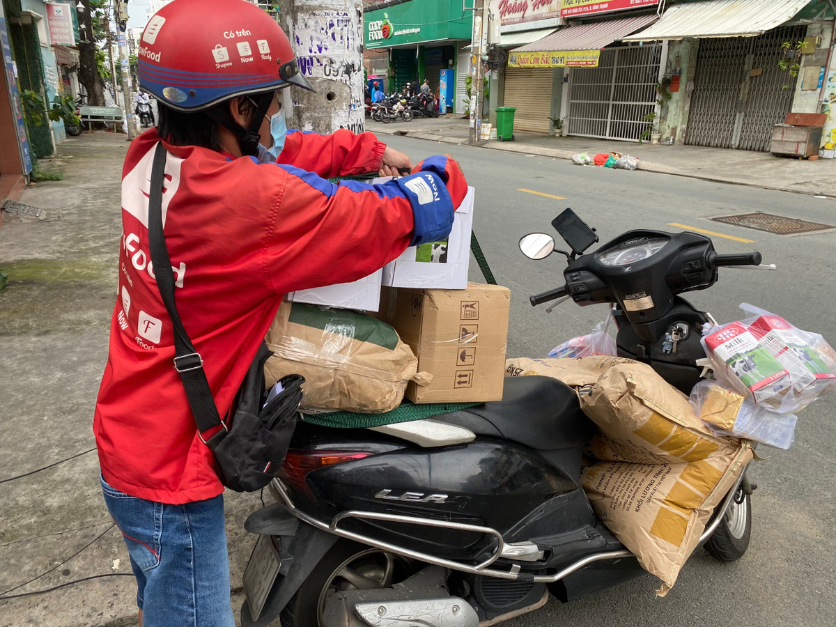 Noi niem cua dan shipper mua gian cach