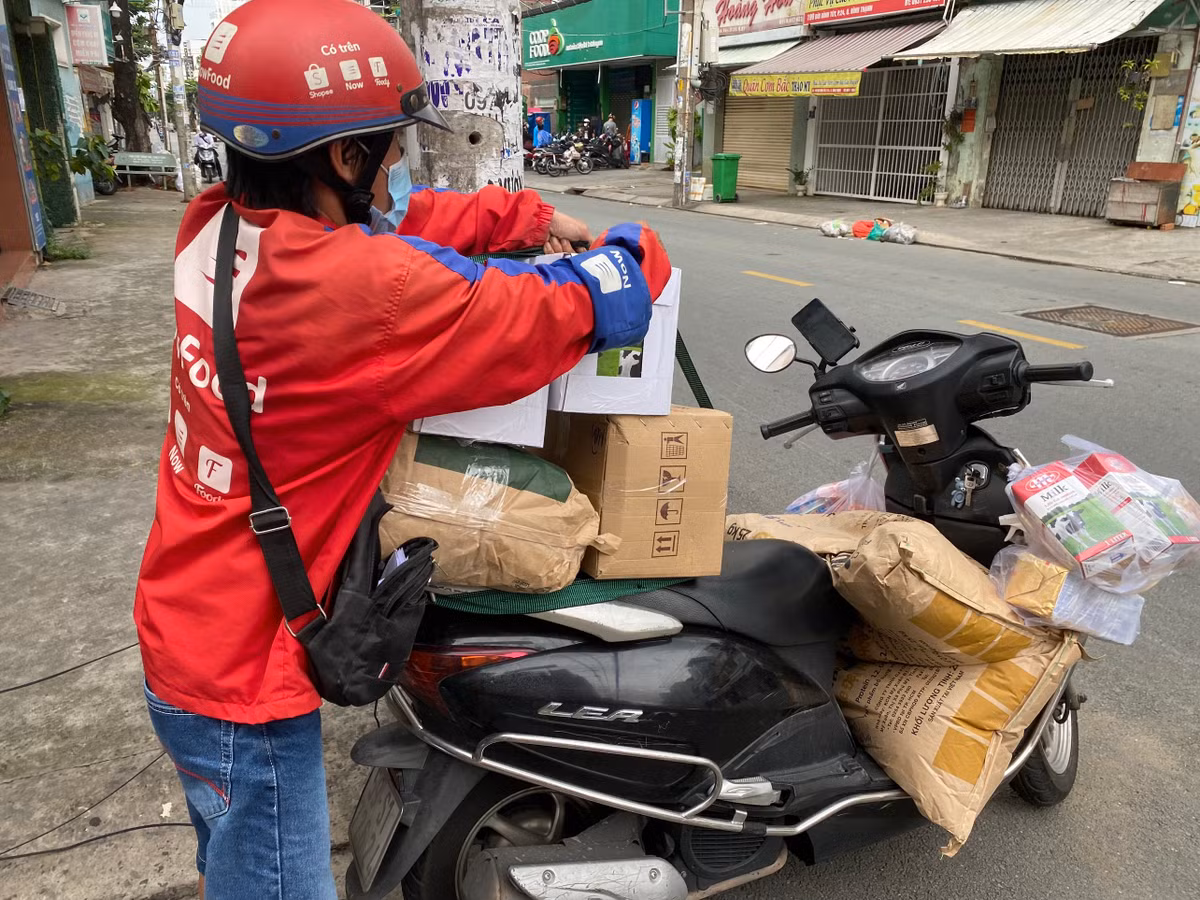 Noi niem cua dan shipper mua gian cach