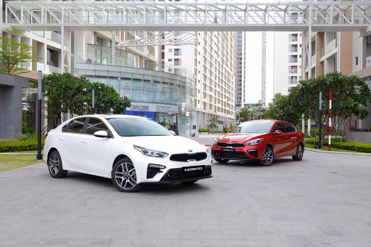 Uu dai dac biet danh cho khach hang mua xe Kia, Mazda trong thang 6/2021