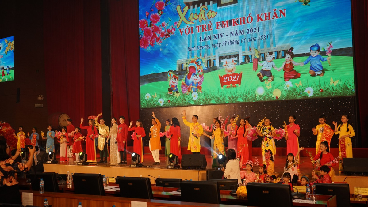 Tan Hiep Phat chung tay mang Xuan yeu thuong den hang ngan tre em kho khan tinh Binh Duong-Hinh-2