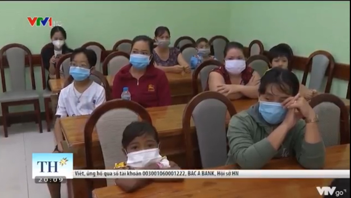 Mua trang hi vong cho tre F0 noi tam dich COVID 19-Hinh-6