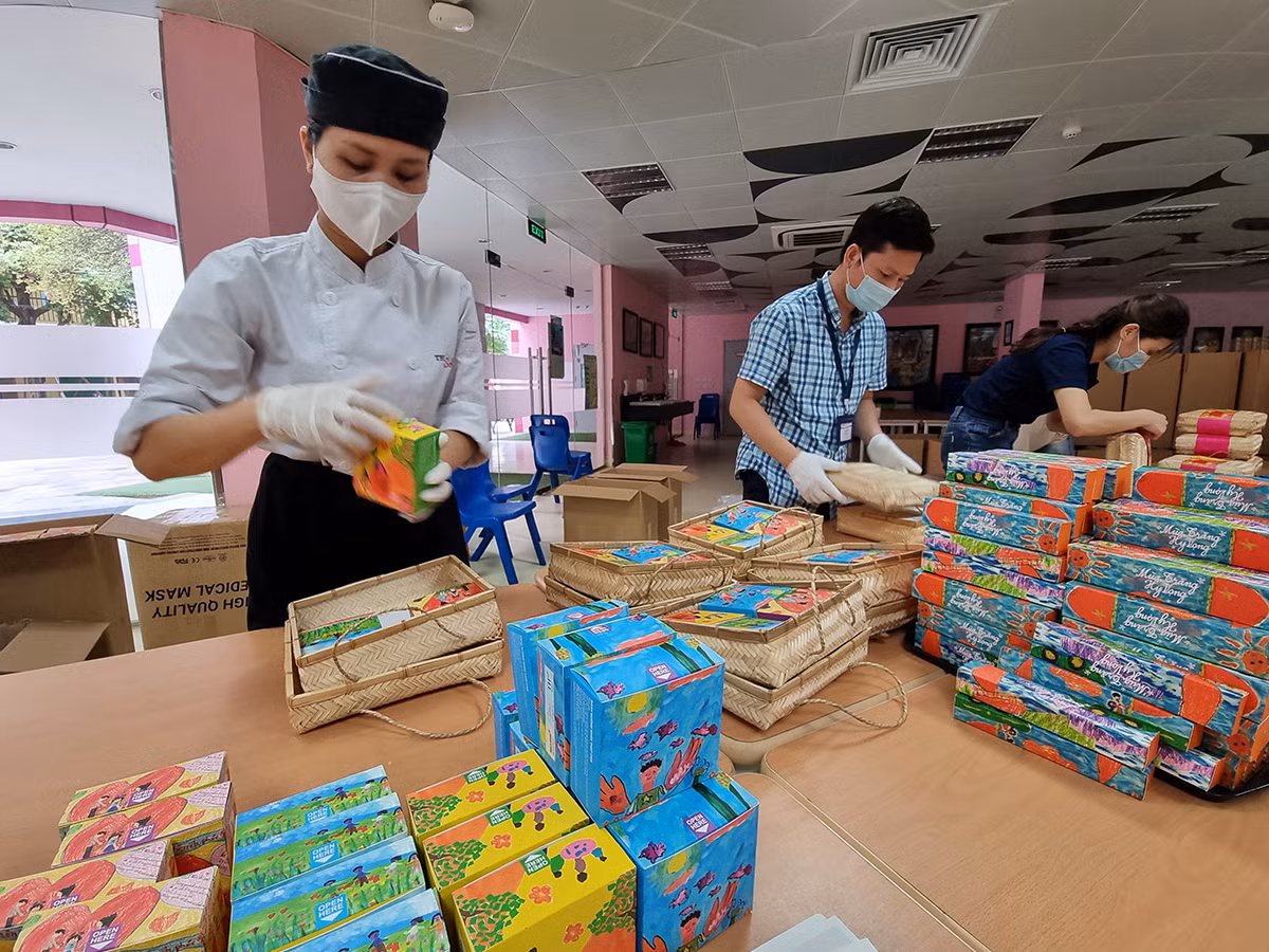 Mua trang hi vong cho tre F0 noi tam dich COVID 19-Hinh-4