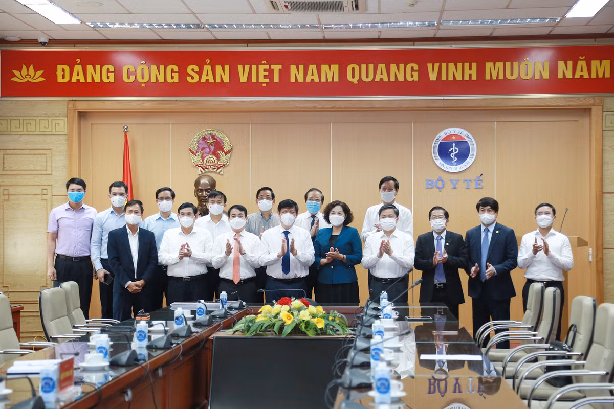 Sovico Group va HDbank ung ho 60 ty cho chuong trinh Vaccine phong ngua COVID-19-Hinh-3