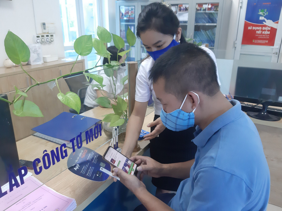 Ra mat ung dung cham soc khach hang mang ten EVNHANOI-Hinh-2