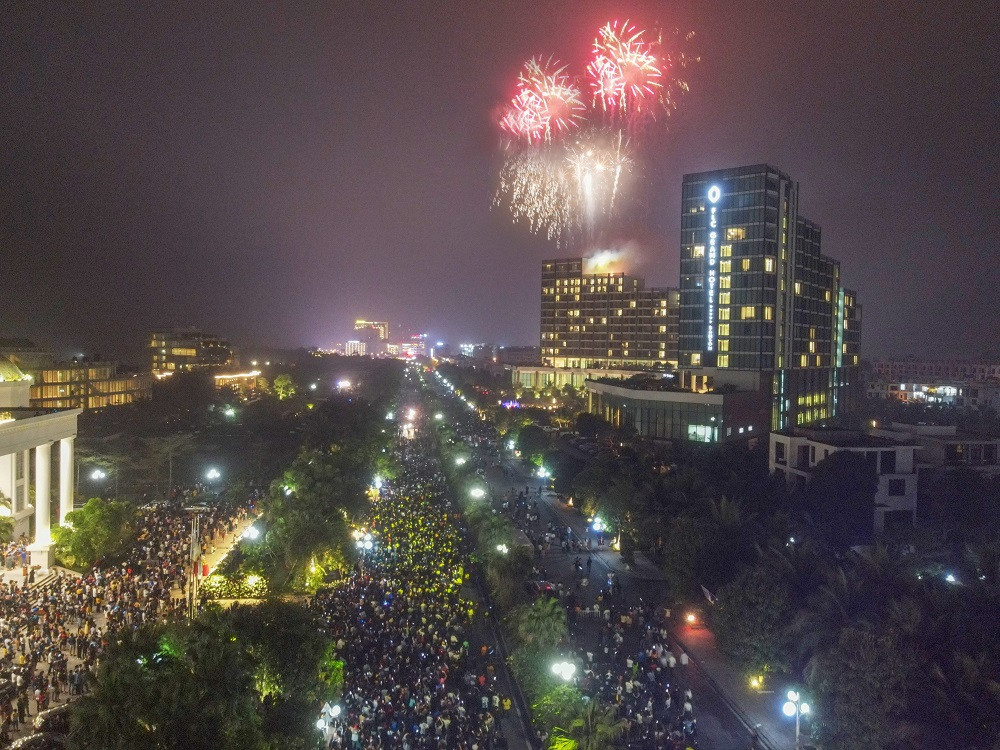 Sam Son don hang van khach check-in trong khong khi le hoi “Vu khuc Bien va Hoa”-Hinh-5