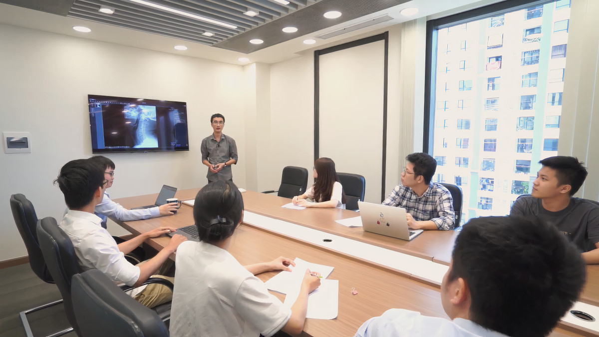 Ky su VinBigdata danh giai Nhat Cuoc thi dung AI phat hien Covid toan cau