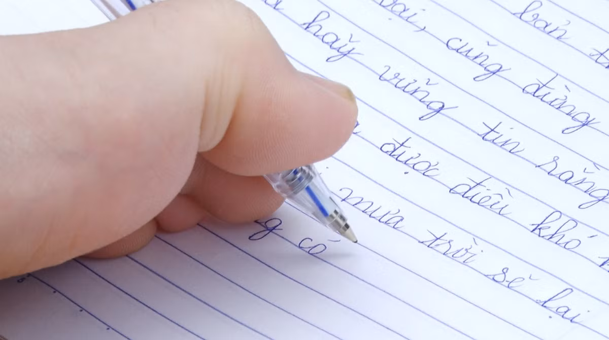 Y chi phi thuong cua co giao khong co 2 tay-Hinh-2