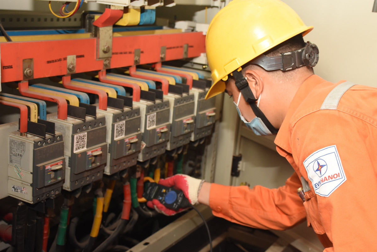 EVNHANOI trien khai giam gia dien cho khach hang bi anh huong boi COVID-19-Hinh-2