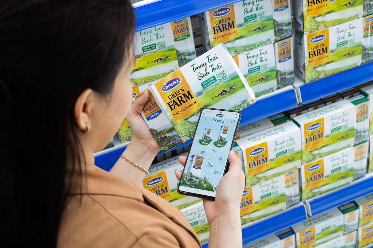 Vuot moc 500 cua hang, Vinamilk gia tang trai nghiem mua sam cho NTD-Hinh-2