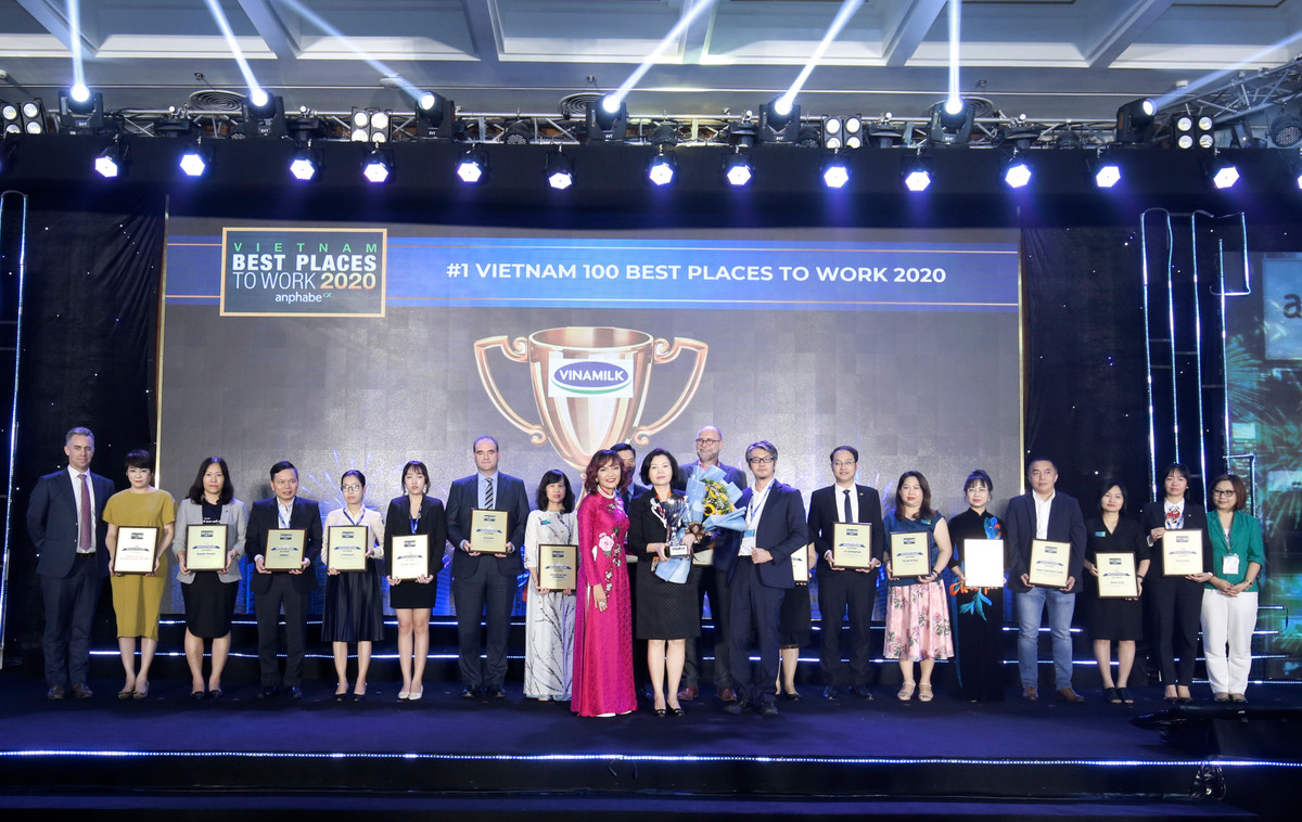 Pho Chu tich nuoc tham hoi, dong vien cong nhan nha may sua truoc Tet-Hinh-6