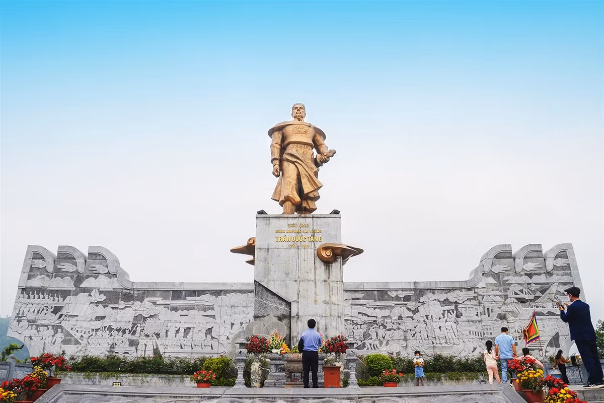 Di het Quang Ninh qua nhung quan the tam linh dep ngoan muc