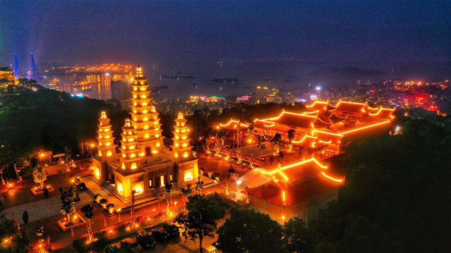 Di het Quang Ninh qua nhung quan the tam linh dep ngoan muc-Hinh-2