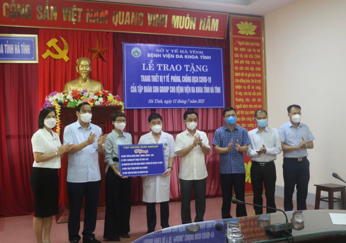 Sun Group tang Ha Tinh TBYT phong chong dich COVID-19 tri gia hon 31 ty-Hinh-3