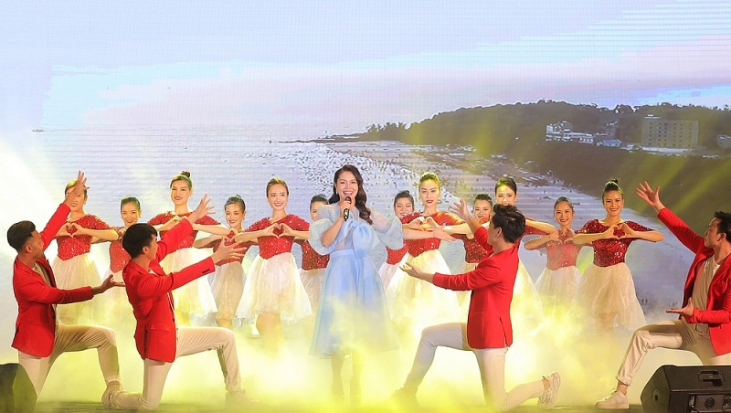 Sau Sam Son, dan tinh ran ran chuan bi “quay” cung le hoi hoa o Ha Long-Hinh-3